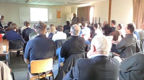 La rencontre a permis d'éclairer les producteurs intéressés par la démarche sur les aspects techniques de la production, commerciaux et réglementaires. La rencontre a permis d'éclairer les producteurs intéressés par la démarche sur les aspects techniques de la production, commerciaux et réglementaires.