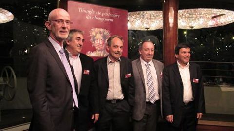 Pierre-Yves Pennarun (à gauche), Eric Schlusselhuber, Christophe Dequidt, Michel Bonneau et Yves Goetz, lors de la soirée anniversaire qui a réuni 180 personnes sur la Seine, à Paris. © H. LAURANDEL Pierre-Yves Pennarun (à gauche), Eric Schlusselhuber, Christophe Dequidt, Michel Bonneau et Yves Goetz, lors de la soirée anniversaire qui a réuni 180 personnes sur la Seine, à Paris. © H. LAURANDEL