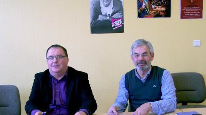 Hubert Garaud (Terrena), et Jean-Pierre Menanteau (Restaurants du Coeur). © A. MABIRE   Hubert Garaud (Terrena), et Jean-Pierre Menanteau (Restaurants du Coeur). © A. MABIRE  