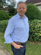 Frans Keurentjes est président du conseil de surveillance de FrieslandCampina. La coopérative néerlandaise compte 11 476 sociétaires, principalement aux Pays-Bas mais aussi en Allemagne et en Belgique, pour une collecte de 10 milliards de kilos de lait, et de 2 milliards de kilos hors Europe. Dans notre observatoire Top 14, il est le leader européen du prix du lait.
© C. hue
Frans Keurentjes est président du conseil de surveillance de FrieslandCampina. La coopérative néerlandaise compte 11 476 sociétaires, principalement aux Pays-Bas mais aussi en Allemagne et en Belgique, pour une collecte de 10 milliards de kilos de lait, et de 2 milliards de kilos hors Europe. Dans notre observatoire Top 14, il est le leader européen du prix du lait.
© C. hue