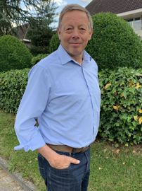 
						Frans Keurentjes est président du conseil de surveillance de FrieslandCampina. La coopérative néerlandaise compte 11 476 sociétaires, principalement aux Pays-Bas mais aussi en Allemagne et en Belgique, pour une collecte de 10 milliards de kilos de lait, et de 2 milliards de kilos hors Europe. Dans notre observatoire Top 14, il est le leader européen du prix du lait.
							© C. hue