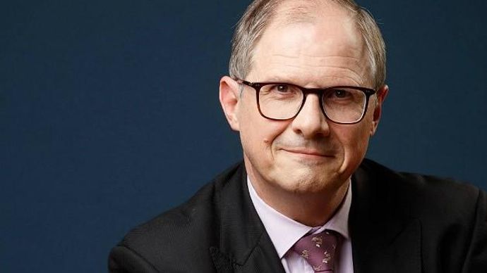 Vétérinaire de formation, diplômé de l’ENV de Toulouse, Jean-Marc Bournigal a tout d’abord mené une carrière de haut fonctionnaire.