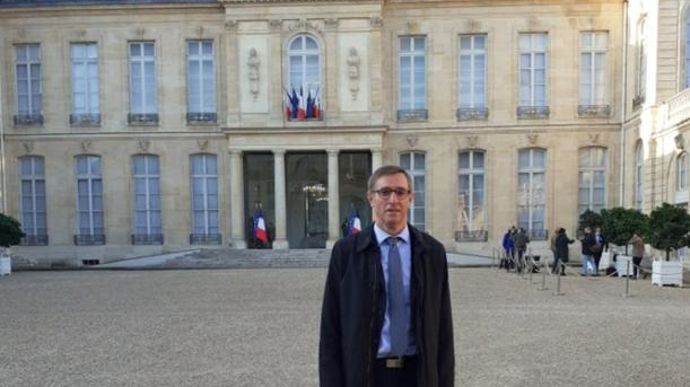 Le président de La Coopération agricole, Dominique Chargé, pose devant l’Élysée où il a participé à la présentation du plan France 2030 par Emmanuel Macron, mardi 12 octobre.