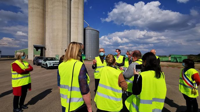 Lors de la visite d’officiels sur son site de Nitry, le 21 avril, la coopérative 110 Bourgogne a présenté son plan de filière bénéficiaire des subventions du plan France Relance.