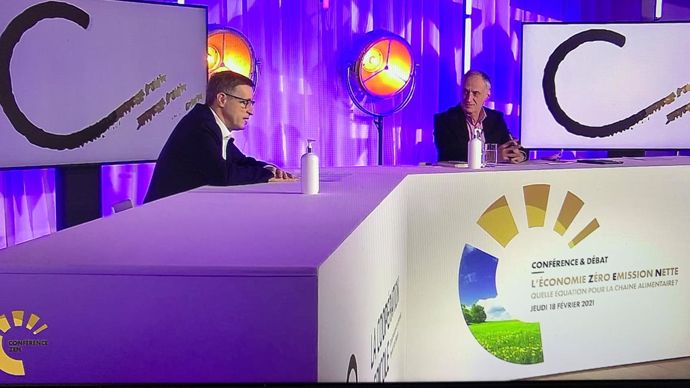 Le président de La Coopération agricole, Dominique Chargé, lors de la visioconférence Économie zen, animée par Denis Cheissoux, journaliste à France Inter. © H. LAURANDEL.