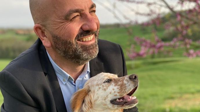 David Poques, directeur commercial de Gasco, se félicite de proposer des aliments et produits de bien-être pour animaux de compagnie régionaux et de plus en plus bio. © GASCO