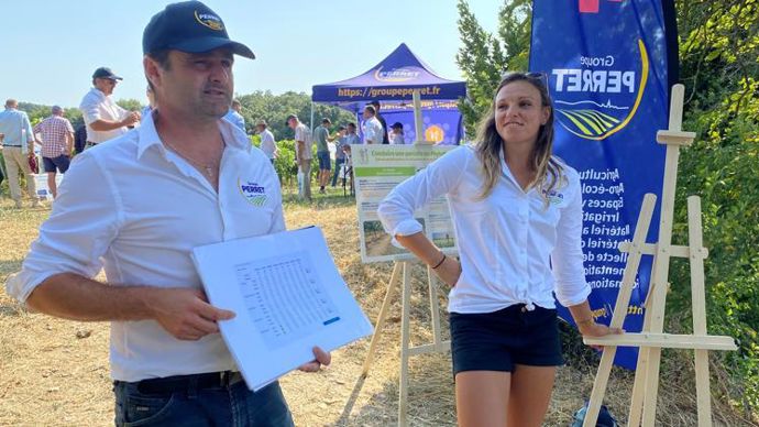 Florian Ferrandis, TC chez Perret, et Claire Scappini, directrice technique de Racine, ont présenté les résultats des dernières expérimentations sur l’usage de la phytothérapie en vigne. C. SARRAZIN
