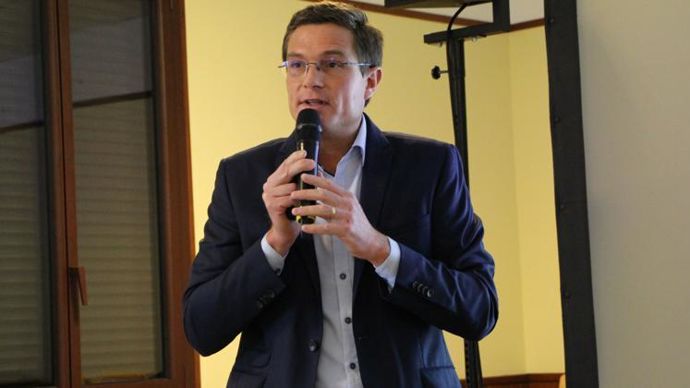 Le directeur betteravier de Saint Louis Sucre, Thomas Nuytten, présente aux planteurs du Neubourg la stratégie du groupe sucrier.