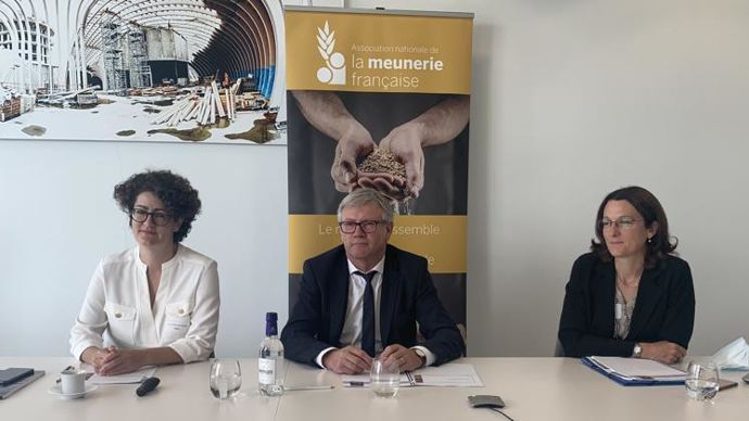 Anne-Céline Contamine, nouvelle secrétaire générale de l’ANMF (à g.), Jean-François Loiseau, président, et Flavie Souply, responsable des affaires réglementaires et du développement durable, devant la presse, le 9 septembre à Bordeaux. R. FOURREAUX