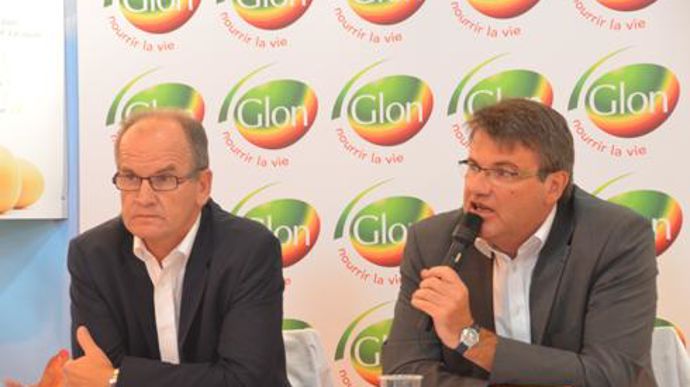 Eric Philippe (à droite), DG de Glon, et Bernard Mahé, DG de Sanders comptent investir 100 millions d'euros sur les six années à venir dans les usines d'aliments. © Y BOLOH Eric Philippe (à droite), DG de Glon, et Bernard Mahé, DG de Sanders comptent investir 100 millions d'euros sur les six années à venir dans les usines d'aliments. © Y BOLOH