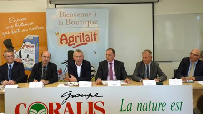De gauche à droite, Ludovic Spiers et Arnaud Degoulet, DG et président d'Agrial, Jean-Yves Rissel, président de Coralis, Jean-Luc Rabillard et Olivier Prételat, président et DG d'Eurial, et Guy Bordet, DG de Coralis. De gauche à droite, Ludovic Spiers et Arnaud Degoulet, DG et président d'Agrial, Jean-Yves Rissel, président de Coralis, Jean-Luc Rabillard et Olivier Prételat, président et DG d'Eurial, et Guy Bordet, DG de Coralis.