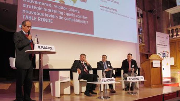 Près de 150 personnes ont assisté aux trois tables rondes de la 4e journée européenne des coopératives agricoles organisée par « Les Echos ». Près de 150 personnes ont assisté aux trois tables rondes de la 4e journée européenne des coopératives agricoles organisée par « Les Echos ».