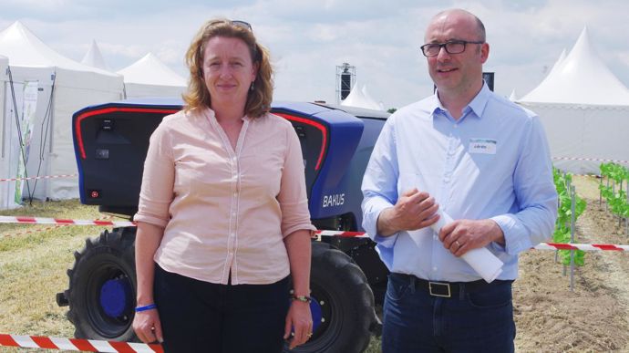 « Il y a de l’innovation dans l’agriculture », tel est le message que veulent faire passer Marc Braidy, vice-président de Cérèsia et Béatrice Moreau, présidente de la chambre d’agriculture de la Marne, avec la deuxième édition de Terres Innovation près de Reims. © C. URVOY