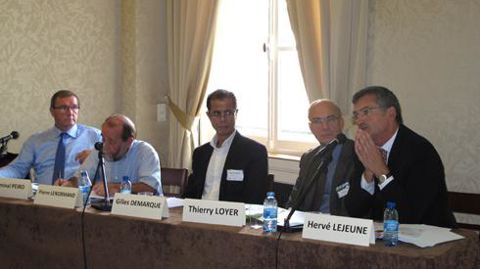 Germinal Peiro (député PS), Pierre Lenormand (MNLE), Gilles Demarque (docteur nutritionniste), Thierry Loyer (Unifa) et Hervé Lejeune (CGAAER) ont participé au colloque. © R. FOURREAUX Germinal Peiro (député PS), Pierre Lenormand (MNLE), Gilles Demarque (docteur nutritionniste), Thierry Loyer (Unifa) et Hervé Lejeune (CGAAER) ont participé au colloque. © R. FOURREAUX