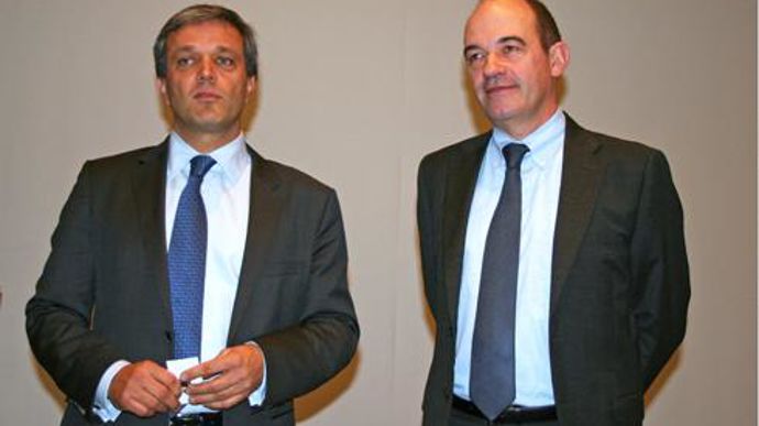 Régis Fournier, directeur de Maïsadour semences, à gauche, a été élu président de l'UFS à l'issue de l'assemblée générale de l'association. Il remplace François Desprez, à droite, qui assurait cette fonction depuis la création de l'UFS, il y a quatre ans. © B. CAILLIEZ Régis Fournier, directeur de Maïsadour semences, à gauche, a été élu président de l'UFS à l'issue de l'assemblée générale de l'association. Il remplace François Desprez, à droite, qui assurait cette fonction depuis la création de 