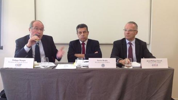 Philippe Mangin de Coop de France, Xavier Beulin de la FNSEA et Jean-Philippe Girard de l'Ania, ont tous les trois reconnu : « On ne sortira pas de l'ornière par la taxe mais par les réformes. » © C. QUEHEILLE Philippe Mangin de Coop de France, Xavier Beulin de la FNSEA et Jean-Philippe Girard de l'Ania, ont tous les trois reconnu : « On ne sortira pas de l'ornière par la taxe mais par les réformes. » © C. QUEHEILLE