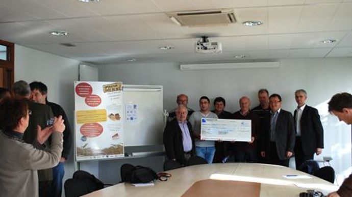 Le 13 novembre, 2 000 € ont été remis à l'association « Saint Gabriel Solidarité ». Parmi les participants, Marcel Placet, administrateur de Terrena (à droite). © JA 49 Le 13 novembre, 2 000 € ont été remis à l'association « Saint Gabriel Solidarité ». Parmi les participants, Marcel Placet, administrateur de Terrena (à droite). © JA 49