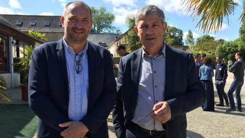 Sébastien Chevalier, vice-président en charge de la commission vie coopérative chez Coop de France Ouest (à g.) et Jean-François Appriou, président, lors du forum des jeunes coopérateurs, à Dol-de-Bretagne en Ille-et-Vilaine. © H. LAURANDEL