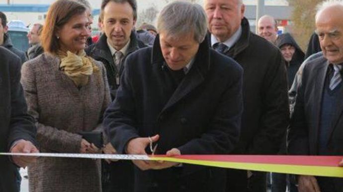 Lundi 25 novembre, c'est en présence de Dacian Ciolos, commissaire européen à l'Agriculture et au développement rural, intéressé par la démarche de la coop, que Fermes de Figeac a inauguré sa « Fabrique d'un territoire ». Lundi 25 novembre, c'est en présence de Dacian Ciolos, commissaire européen à l'Agriculture et au développement rural, intéressé par la démarche de la coop, que Fermes de Figeac a inauguré sa « Fabrique d'un territoire ».