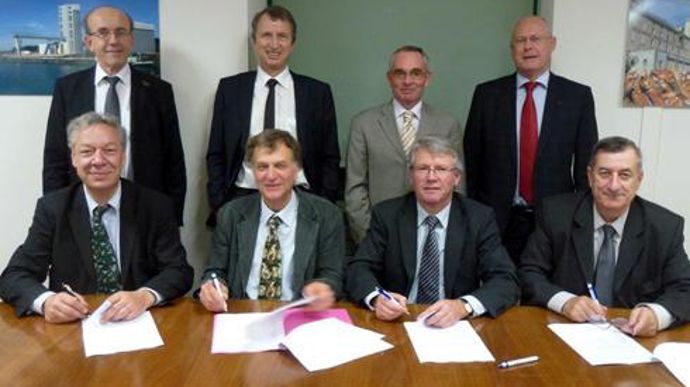 En haut : Michel Duvernois (Bourgogne du Sud), Philippe de Raynal et Bruno Bouvat-Martin (Axéréal), Pierre Guez (Dijon céréales). En bas : Jean-Philippe Everling (Granit négoce), Didier Laurency (Cérévia), Jean-François Loiseau (Axéréal) et Robert Bilbot (Cérévia). En haut : Michel Duvernois (Bourgogne du Sud), Philippe de Raynal et Bruno Bouvat-Martin (Axéréal), Pierre Guez (Dijon céréales). En bas : Jean-Philippe Everling (Granit négoce), Didier Laurency (Cérévia), Jean-François Loiseau (Axéré