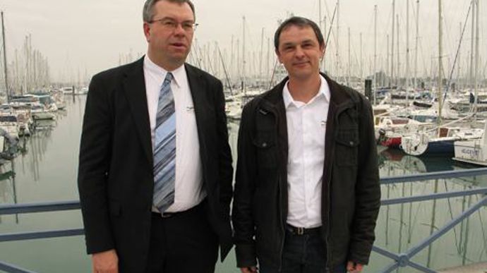 Le directeur général Christian Cordonnier et le président Jean-Yves Moizant, le binôme à la tête de la coopérative depuis deux ans, ont été applaudis chaleureusement en fin d'assemblée générale. © M. GUILLEMAUD Le directeur général Christian Cordonnier et le président Jean-Yves Moizant, le binôme à la tête de la coopérative depuis deux ans, ont été applaudis chaleureusement en fin d'assemblée générale. © M. GUILLEMAUD