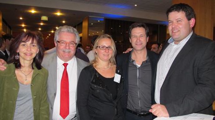 De gauche à droite, Hélène Bézie, DRH, Jean-Guy Lelu, DG, d'Agridis-Holdis avec son assistante Frédérique, Christophe Calvet, dirigeant de Calvet agrofournitures et Nicolas Molinero, dirigeant de TS Agri. © H. LAURANDEL De gauche à droite, Hélène Bézie, DRH, Jean-Guy Lelu, DG, d'Agridis-Holdis avec son assistante Frédérique, Christophe Calvet, dirigeant de Calvet agrofournitures et Nicolas Molinero, dirigeant de TS Agri. © H. LAURANDEL