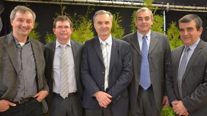 De gauche à droite, les vice-présidents Thierry Tardif et Eric Bléchet, Jean-Marc Coulon qui a cédé sa place de président d'Agropithiviers à Benoît Ferrière, et le directeur général, Michel Bartolo. © A. RICHARD De gauche à droite, les vice-présidents Thierry Tardif et Eric Bléchet, Jean-Marc Coulon qui a cédé sa place de président d'Agropithiviers à Benoît Ferrière, et le directeur général, Michel Bartolo. © A. RICHARD