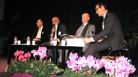 De gauche à droite, Thierry Lafaye, directeur général de Charentes Alliance, Bruno Foucher, président, Michel Grenot, président délégué et Christian-Manuel Hüni, secrétaire général, ont présenté lors de l'AG des résultats exceptionnels dont un chiffre d'affaires de 488 millions d'euros. © M. GUILLEMAUD De gauche à droite, Thierry Lafaye, directeur général de Charentes Alliance, Bruno Foucher, président, Michel Grenot, président délégué et Christian-Manuel Hüni, secrétaire général, ont présenté l