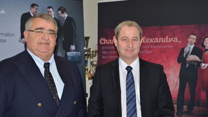 Jean-Jacques Prévost (à gauche), président de Cap Seine, et Patrick Aps, directeur général : « Lunor et Pom'Alliance vont pouvoir rationaliser et renforcer leurs offres sur la première et la cinquième gamme de la pomme de terre. » © J.-C. BALLANDONNE Jean-Jacques Prévost (à gauche), président de Cap Seine, et Patrick Aps, directeur général : « Lunor et Pom'Alliance vont pouvoir rationaliser et renforcer leurs offres sur la première et la cinquième gamme de la pomme de terre. » © J.-C. BALLANDONN