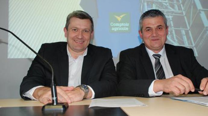 Denis Fend, directeur (à gauche) et Marc Moser, président du CAH. La coopérative qu'ils dirigent se fait une règle de payer les acomptes moissons quinze jours après livraison. © C. REIBEL Denis Fend, directeur (à gauche) et Marc Moser, président du CAH. La coopérative qu'ils dirigent se fait une règle de payer les acomptes moissons quinze jours après livraison. © C. REIBEL