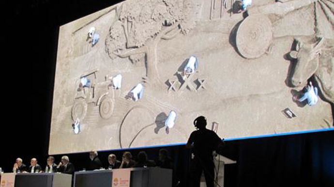 Le 19 décembre, les participants au colloque Acooa ont pu découvrir en avant-première le spot publicitaire qui sera diffusé à la télévision pour la première fois le 19 janvier. © R. FOURREAUX Le 19 décembre, les participants au colloque Acooa ont pu découvrir en avant-première le spot publicitaire qui sera diffusé à la télévision pour la première fois le 19 janvier. © R. FOURREAUX