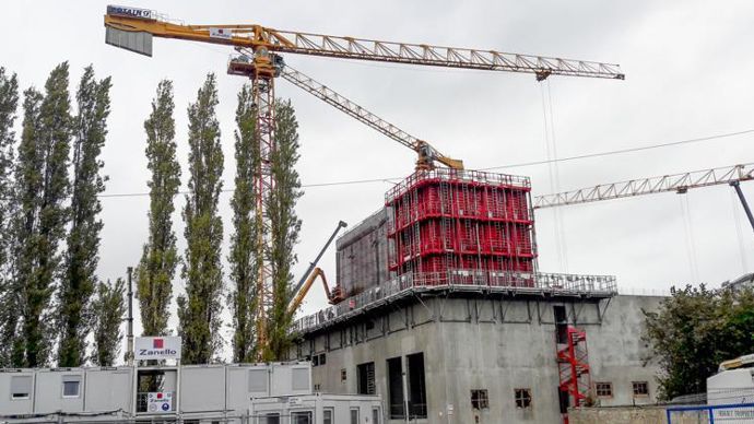 Le chantier de construction de l’unité 3 de production de poudre de lait infantile de la coopérative d’Isigny, qui a démarré en mars 2019, sera finalisé fin 2020. © A. DUFUMIER