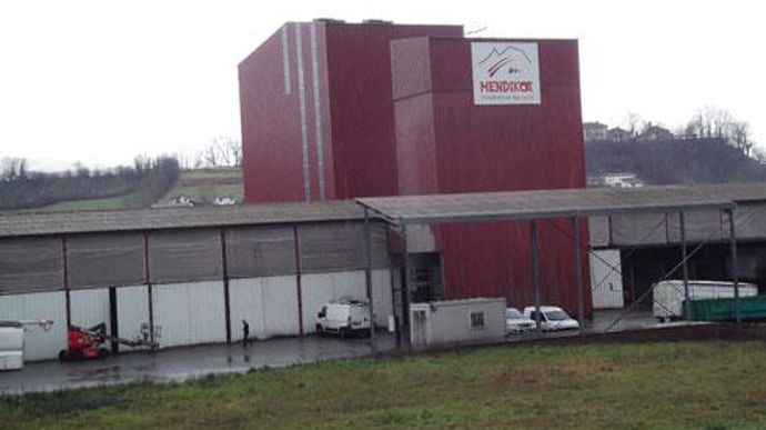 Malgré les difficultés rencontrées par l'élevage, Mendikoa annonce un chiffre d'affaires de 20 millions d'euros en progression de 6,4 % et gagne une vingtaine d'adhérents. Malgré les difficultés rencontrées par l'élevage, Mendikoa annonce un chiffre d'affaires de 20 millions d'euros en progression de 6,4 % et gagne une vingtaine d'adhérents.
