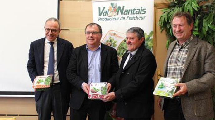 De gauche à droite : Maxime Vandoni, DG de Terrena, Hubert Garaud, président de Terrena, Patrick Briand, président du Val Nantais, Didier Baley, directeur du Val Nantais. De gauche à droite : Maxime Vandoni, DG de Terrena, Hubert Garaud, président de Terrena, Patrick Briand, président du Val Nantais, Didier Baley, directeur du Val Nantais.