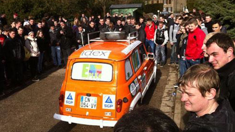 Lorca soutient financièrement deux étudiants en BTSA qui vont transporter 50 kg de matériel scolaire et sportif dans leur voiture jusqu'au Maroc. Lorca soutient financièrement deux étudiants en BTSA qui vont transporter 50 kg de matériel scolaire et sportif dans leur voiture jusqu'au Maroc.