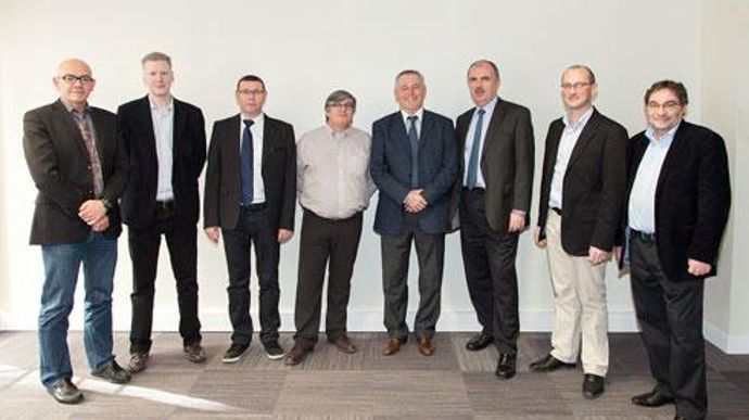 Gildas Moumas, Cyril Duriez, Patrice Lethuillier, Jean Caizergues, Christophe Armbruster, Antoine Pissier, Dominique Isidore, constituent le nouveau bureau autour de Frédéric Carré. Gildas Moumas, Cyril Duriez, Patrice Lethuillier, Jean Caizergues, Christophe Armbruster, Antoine Pissier, Dominique Isidore, constituent le nouveau bureau autour de Frédéric Carré.