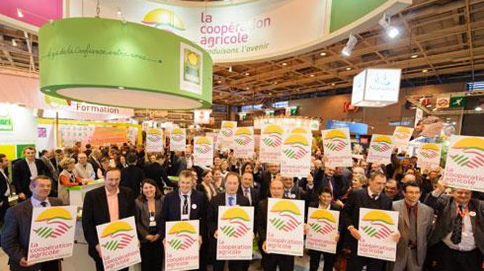 La photo souvenir du Sia 2014, avec au premier plan, Thierry Blandinières, directeur général d'InVivo, Christian Peès, président d'Euralis et du Cogeca, Philippe Mangin, président de Coop de France. © A. GOULARD/COOP DE FRANCE La photo souvenir du Sia 2014, avec au premier plan, Thierry Blandinières, directeur général d'InVivo, Christian Peès, président d'Euralis et du Cogeca, Philippe Mangin, président de Coop de France. © A. GOULARD/COOP DE FRANCE