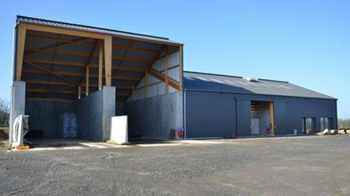 Le nouveau site de la Fresnaye-au-Sauvage, dans l'Orne, devrait être complété par une capacité de stockage de 4 500 tonnes pour la collecte. Celle-ci est de 30 000 tonnes, dont 25 000 tonnes de blé. © J.-C. BALLANDONNE Le nouveau site de la Fresnaye-au-Sauvage, dans l'Orne, devrait être complété par une capacité de stockage de 4 500 tonnes pour la collecte. Celle-ci est de 30 000 tonnes, dont 25 000 tonnes de blé. © J.-C. BALLANDONNE