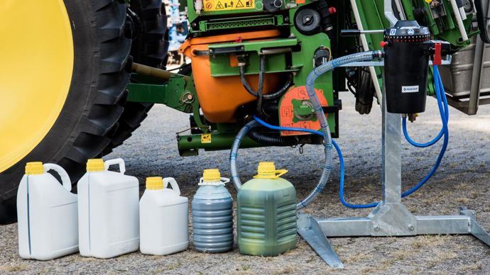 Easyconnect se compose d’un bouchon spécifique et normalisé prémonté sur les bidons et d’un système de transfert. © BASF