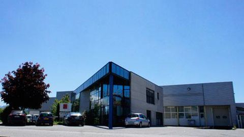 Le site de Crest, situé dans la vallée de la Drôme, fabrique aussi bien des fromages traditionnels (Picodon AOP, chèvre frais) que des produits créatifs (chèvre chaud, chèvre cocktail). © VALCREST Le site de Crest, situé dans la vallée de la Drôme, fabrique aussi bien des fromages traditionnels (Picodon AOP, chèvre frais) que des produits créatifs (chèvre chaud, chèvre cocktail). © VALCREST