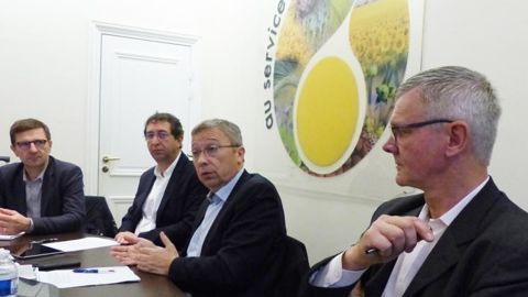 De gauche à droite, Philippe Noyau (APCA), vice-président représentant le collège des acteurs du conseil, de la distribution, de la formation et de la diffusion, Pierre Pagès (Gnis), vice-président représentant le collège des interprofessions, des représentants de l’aval et d’enjeux spécifiques, Éric Thirouin (AGPB), président, et Denis Velut (viticulture), trésorier de l’association. © L. PETIT