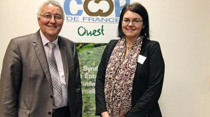 « Les coops de l'Ouest investissent depuis trois ans 500 millions d'euros par an pour de la croissance interne et externe », précise Jean-Marie Gabillaud, président de Coop de France Ouest, à côté de sa directrice, Virginie Allaire-Arrivé. © H. LAURANDEL « Les coops de l'Ouest investissent depuis trois ans 500 millions d'euros par an pour de la croissance interne et externe », précise Jean-Marie Gabillaud, président de Coop de France Ouest, à côté de sa directrice, Virginie Allaire-Arrivé. © H. 