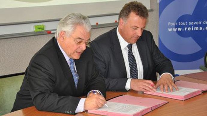 Olivier de Bohan (à droite), président de la Fondation Jacques de Bohan, et Jean-Paul Pageau, président de la CCI Reims-Epernay, ont signé une convention le 17 avril dernier. Olivier de Bohan (à droite), président de la Fondation Jacques de Bohan, et Jean-Paul Pageau, président de la CCI Reims-Epernay, ont signé une convention le 17 avril dernier.