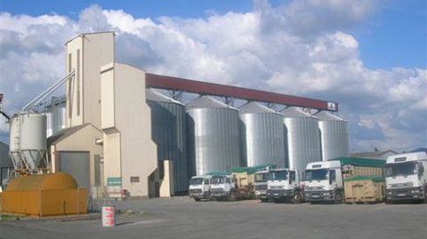Les Ets Raynot pèsent plus de 60 millions d'euros de chiffre d'affaires et collectent 100 000 tonnes. Ici, le silo de Neuville-de-Poitou. Les Ets Raynot pèsent plus de 60 millions d'euros de chiffre d'affaires et collectent 100 000 tonnes. Ici, le silo de Neuville-de-Poitou.