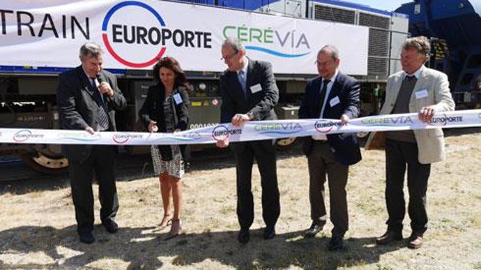 Le ruban a été coupé par Robert Bilbot, président de la SEPT (société d'exploitation du port des Tellines) et directeur de Cérévia, Christine Cabau-Woehrel, présidente du directoire du grand port maritime de Marseille, Pascal Sainson, président d'Europorte, Yves Proux, président de Bourgogne fret services, Didier Laurency, président de Cérévia. Le ruban a été coupé par Robert Bilbot, président de la SEPT (société d'exploitation du port des Tellines) et directeur de Cérévia, Christine Cabau-Woehr