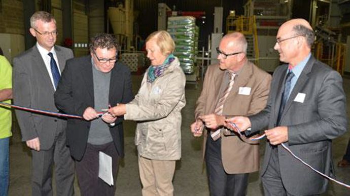 De gauche à droite : Ludovic Spiers, DG du groupe Agrial, Jean-Pierre Rossard, conseiller général, Armelle Reignier, maire de Maresché, Claude Grand, DG de RAGT semences et Arnaud Degoulet, président du groupe Agrial. © J.-C. BALLANDONNE De gauche à droite : Ludovic Spiers, DG du groupe Agrial, Jean-Pierre Rossard, conseiller général, Armelle Reignier, maire de Maresché, Claude Grand, DG de RAGT semences et Arnaud Degoulet, président du groupe Agrial. © J.-C. BALLANDONNE