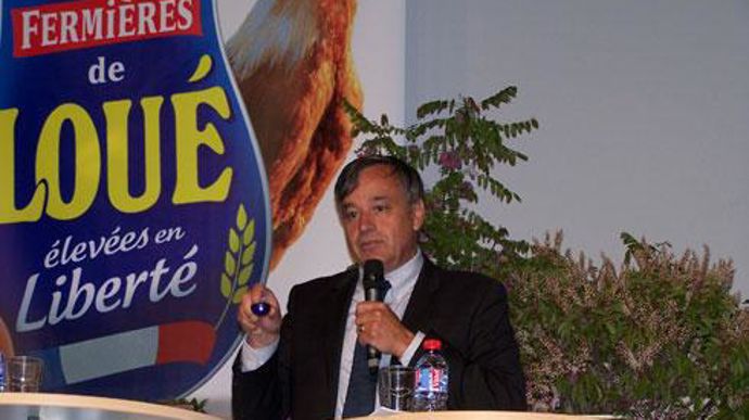Yves de la Fouchardière, directeur de la Cafel : « Nous avons commencé à exporter en Chine un poulet Nègre-Soie. Très apprécié, il est cuisiné entier, avec la tête et les pattes. » © A. MABIRE Yves de la Fouchardière, directeur de la Cafel : « Nous avons commencé à exporter en Chine un poulet Nègre-Soie. Très apprécié, il est cuisiné entier, avec la tête et les pattes. » © A. MABIRE