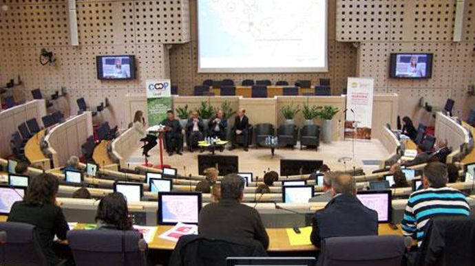 A l'initiative de Coop de France Ouest, les premières rencontres « Producteurs d'avenir », qui ont eu lieu dans l'hémicycle du conseil régional, ont décliné la campagne de communication de la coopération agricole au niveau régional. © A. MABIRE A l'initiative de Coop de France Ouest, les premières rencontres « Producteurs d'avenir », qui ont eu lieu dans l'hémicycle du conseil régional, ont décliné la campagne de communication de la coopération agricole au niveau régional. © A. MABIRE