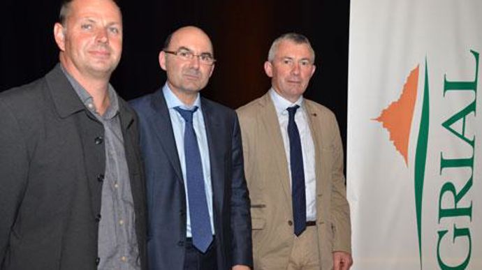 Jean-Yves Rissel, président de Coralis (à droite) aux côtés d'Arnaud Degoulet, président du groupe Agrial, Nicolas Marie, président de la Copafelc : « Cette fusion répond à une attente des adhérents. » © J.-C. BALLANDONNE Jean-Yves Rissel, président de Coralis (à droite) aux côtés d'Arnaud Degoulet, président du groupe Agrial, Nicolas Marie, président de la Copafelc : « Cette fusion répond à une attente des adhérents. » © J.-C. BALLANDONNE