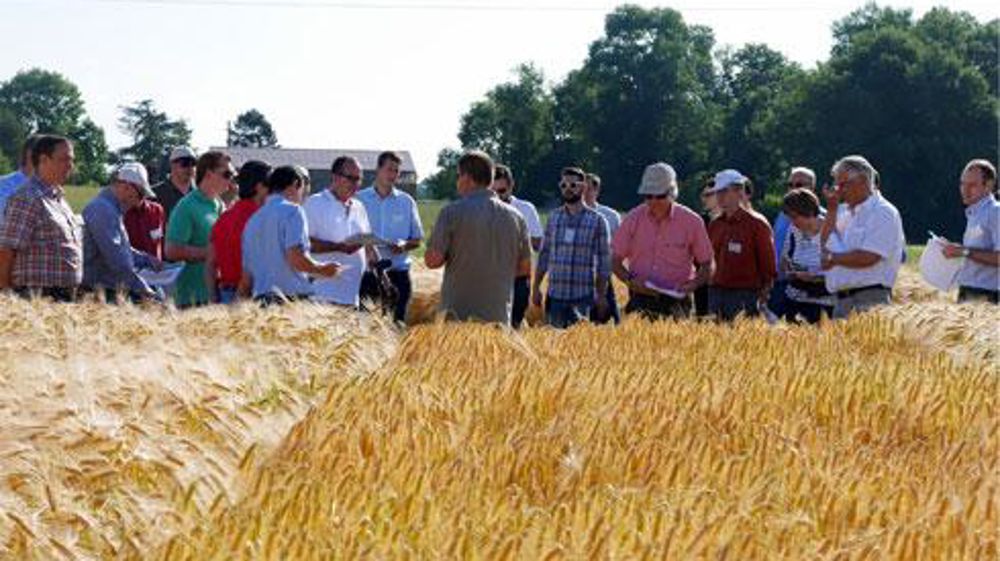 La délégation des visiteurs européens était composée de représentants des grandes marques de bières telles que « Heineken » et « Carlsberg » ainsi que des représentants d'obtenteurs proposant des semences d'orges brassicoles. © Dijon céréales La délégation des visiteurs européens était composée de représentants des grandes marques de bières telles que « Heineken » et « Carlsberg » ainsi que des représentants d'obtenteurs proposant des semences d'orges brassicoles. © Dijon céréales
